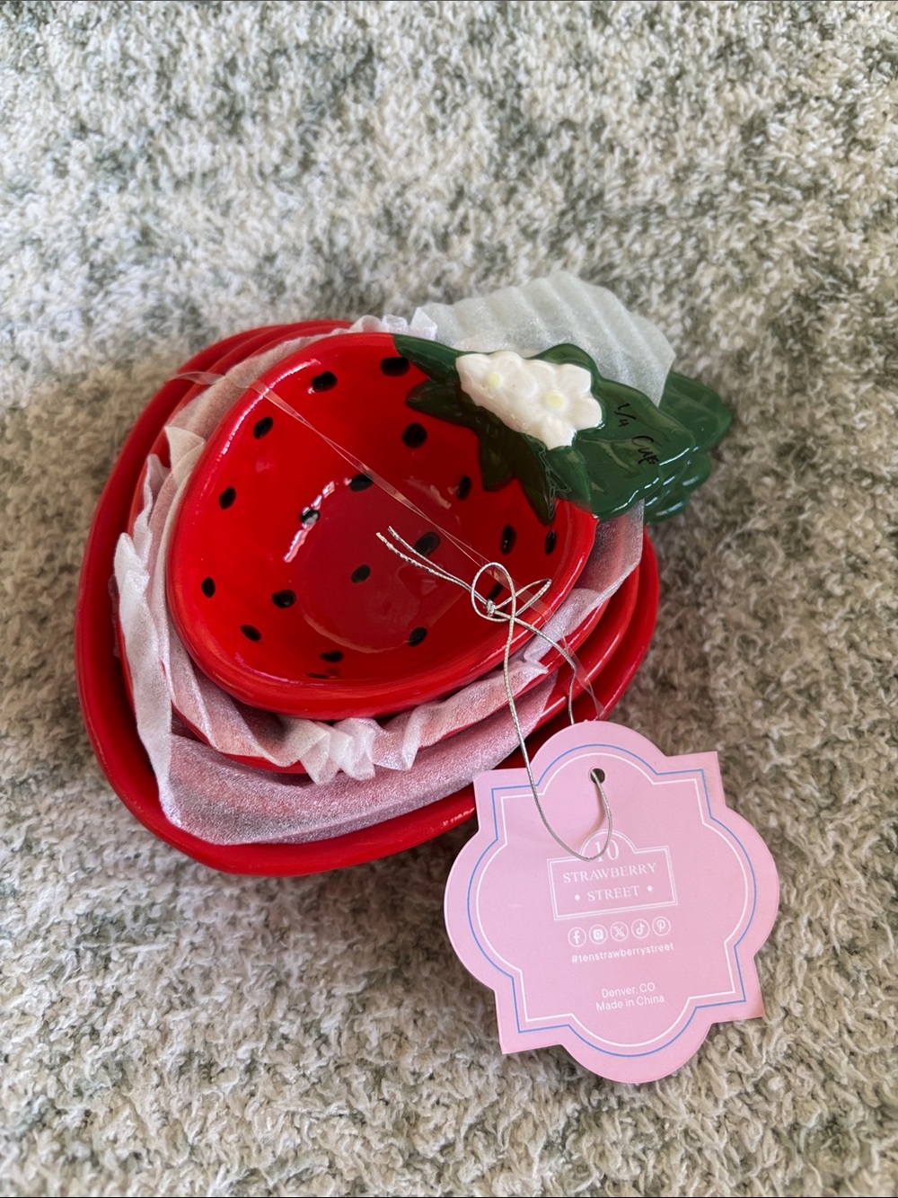 Strawberry Ceramic Measuring Cup Set of 4 Baking NWT 10 Strawberry Street